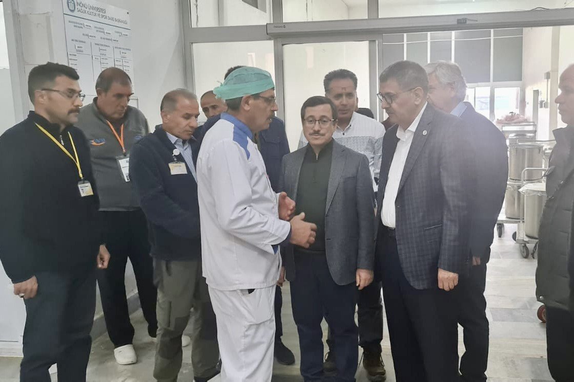 Rektör Kutluhan depremden etkilenen üniversitelere destek verdi