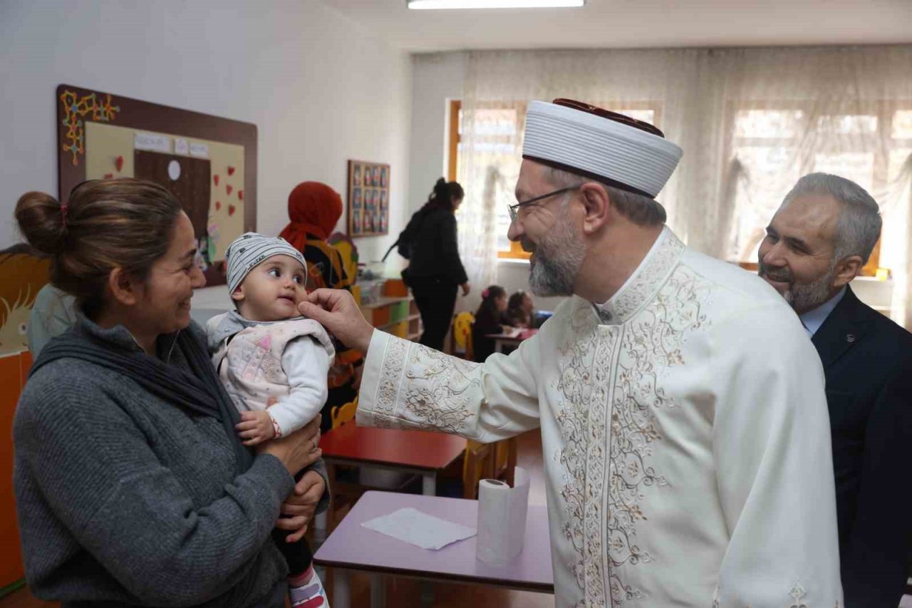 Diyanet İşleri Başkanı Erbaş’tan Keçiören “İyilik Çarşısı”na ziyaret
