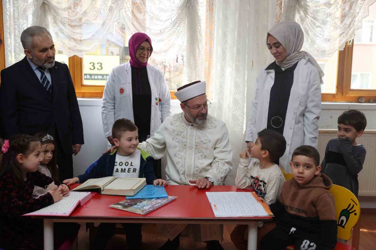 Diyanet İşleri Başkanı Erbaş’tan Keçiören “İyilik Çarşısı”na ziyaret