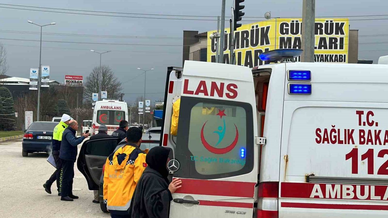 Otomobiller çarpıştı: 4 yaralı