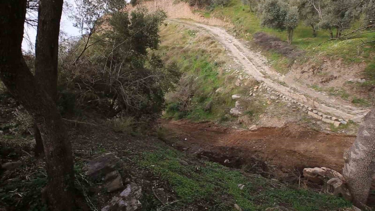 Yılmazköy’ün 10 yıllık ulaşım sorununu Efeler çözdü