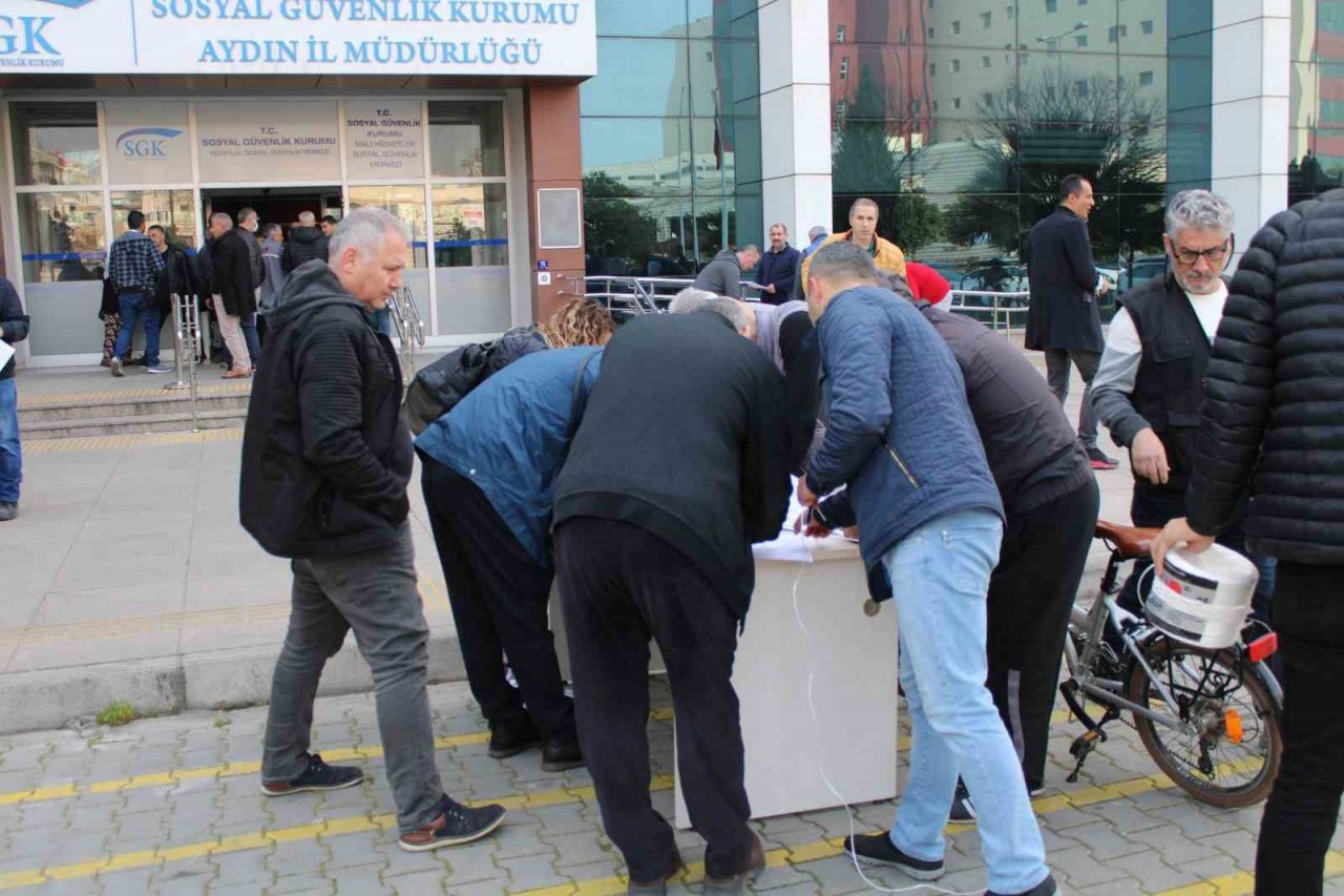 SGK’da erken saatlerde emeklilik kuyruğu