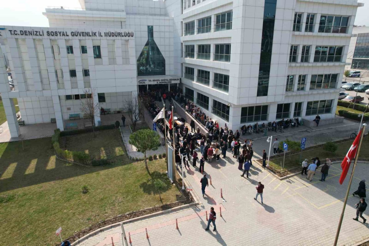 Beklemeye değen kuyruk