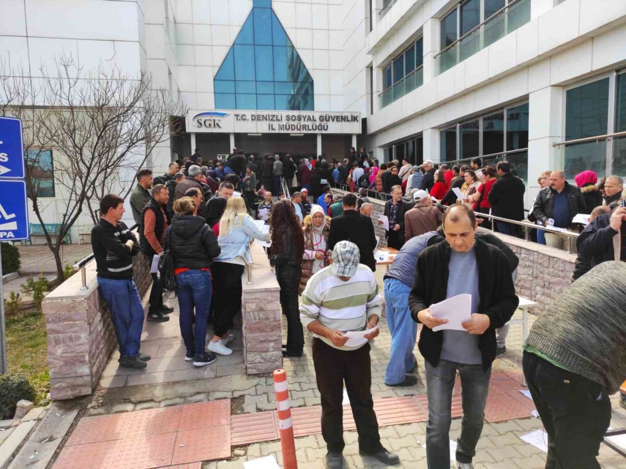 Beklemeye değen kuyruk