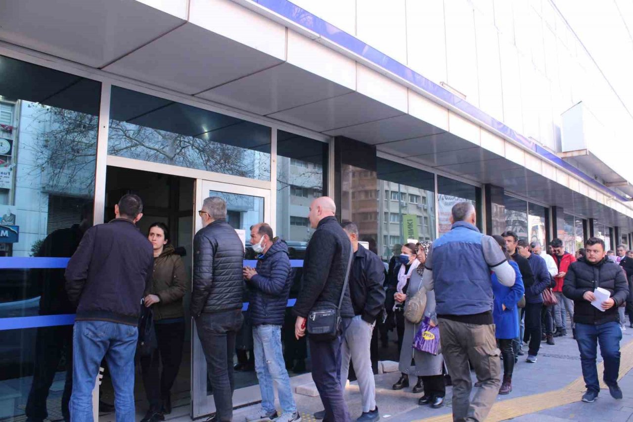 İzmir’de EYT sevinci