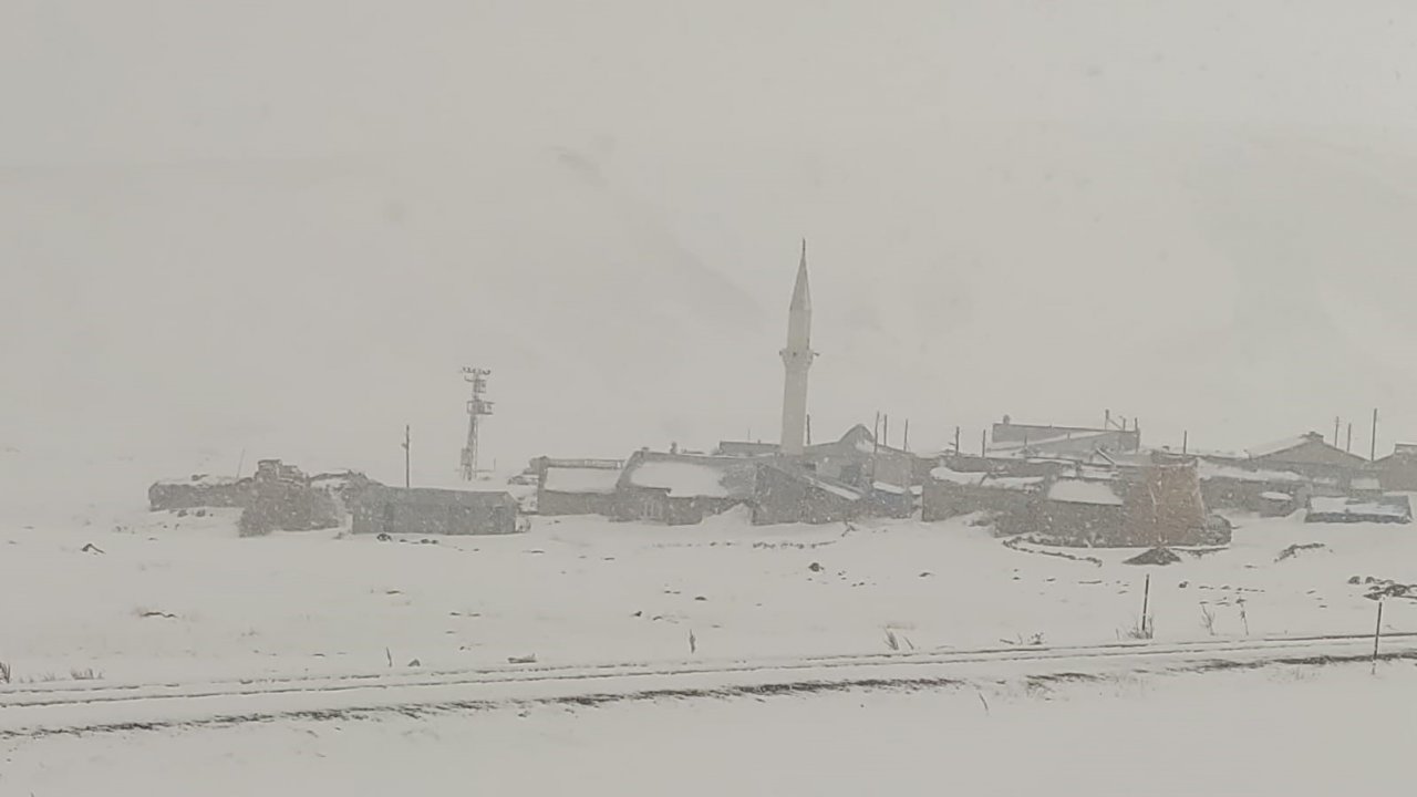 Aşkale’de kış etkisini sürdürüyor