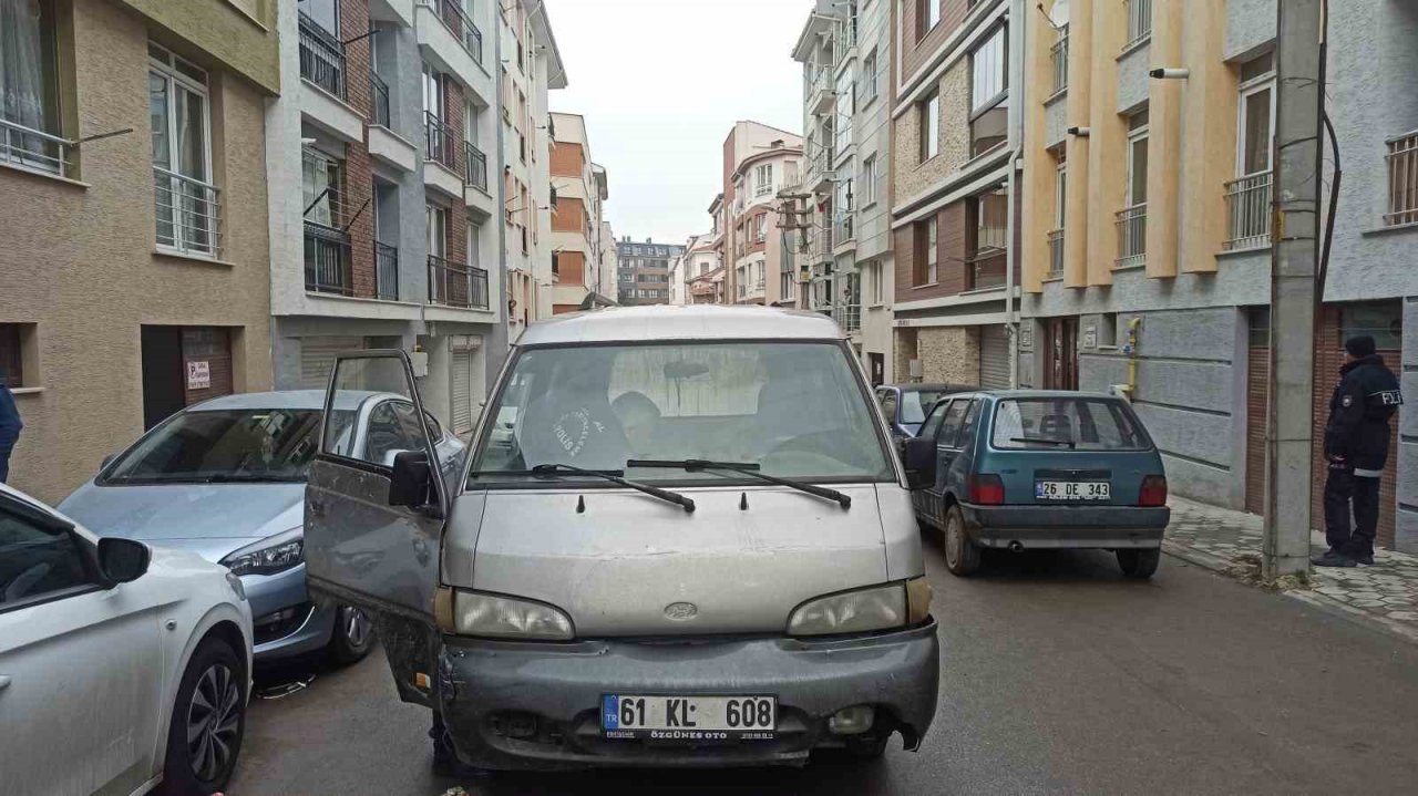 Eskişehir’de aksiyon filmlerini aratmayan kovalamaca; 1 polis memuru yaralı