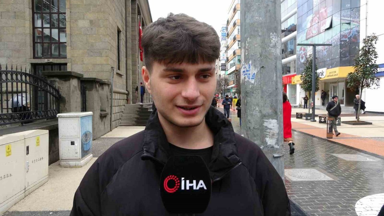 Trabzonspor’da istifa eden Başkan Ağaoğlu, taraftarı şaşırttı