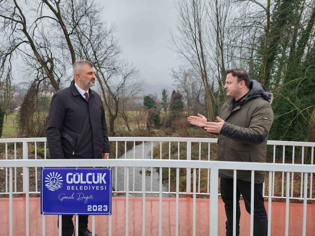 Gölcük’e iki yeni yaya köprüsü yapıldı