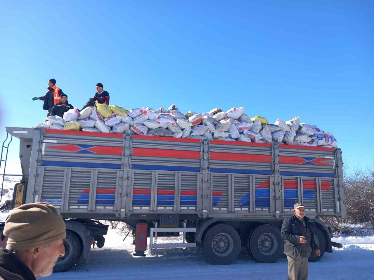 Yakacaklarını depremzedeler ile paylaştılar