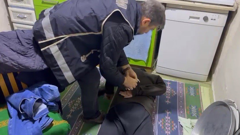 İzmir merkezli tefecilik operasyonunda 9 şüpheli serbest