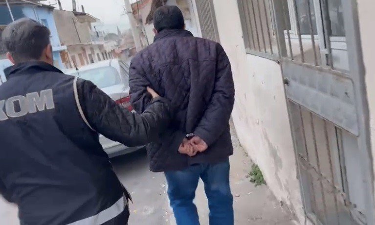 İzmir merkezli tefecilik operasyonunda 9 şüpheli serbest