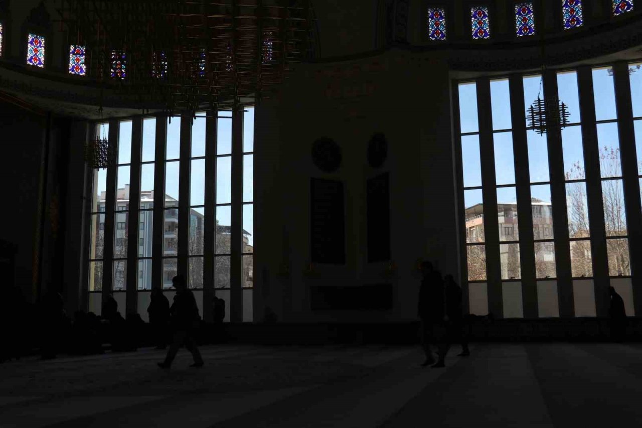 Malatya’da depremlerde 25 cami yıkılırken, 3 din görevlisi vefat etti