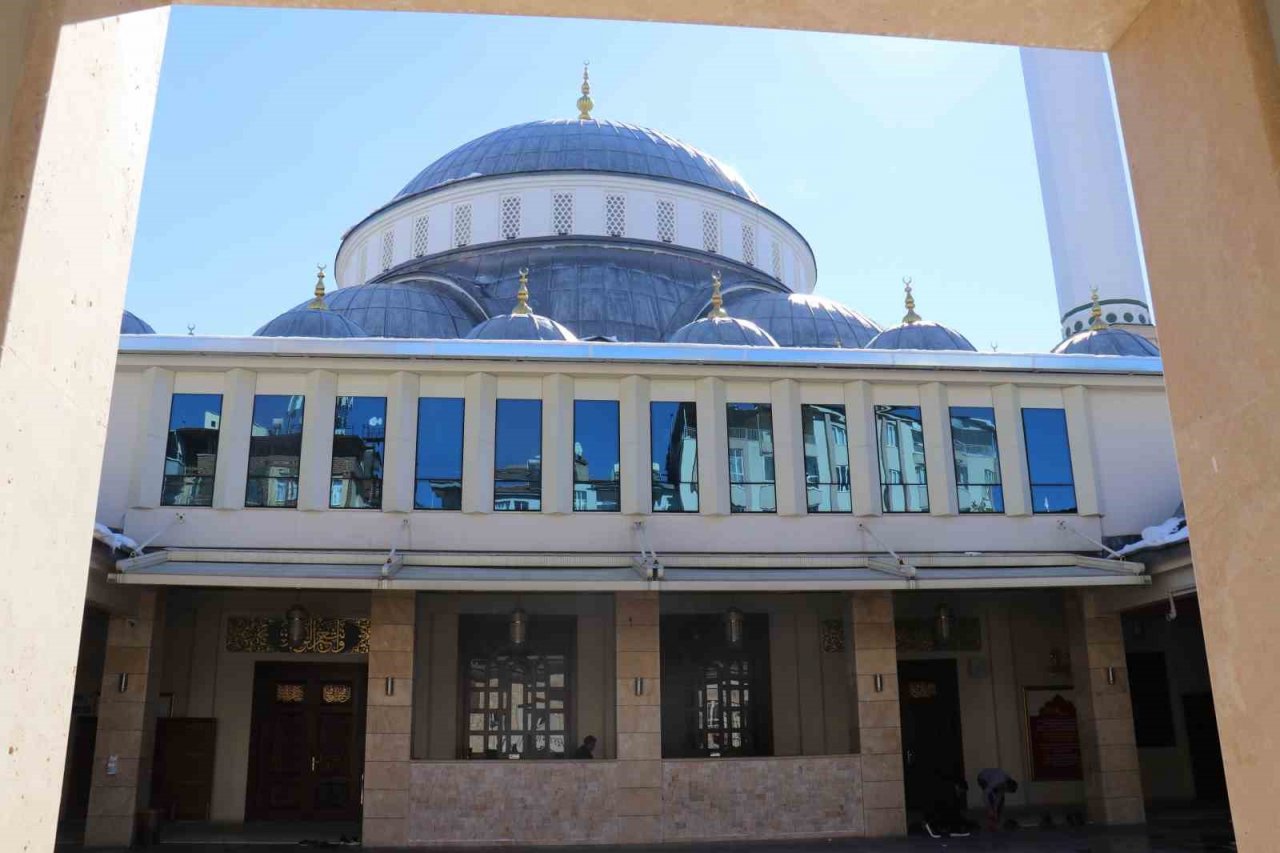 Malatya’da depremlerde 25 cami yıkılırken, 3 din görevlisi vefat etti