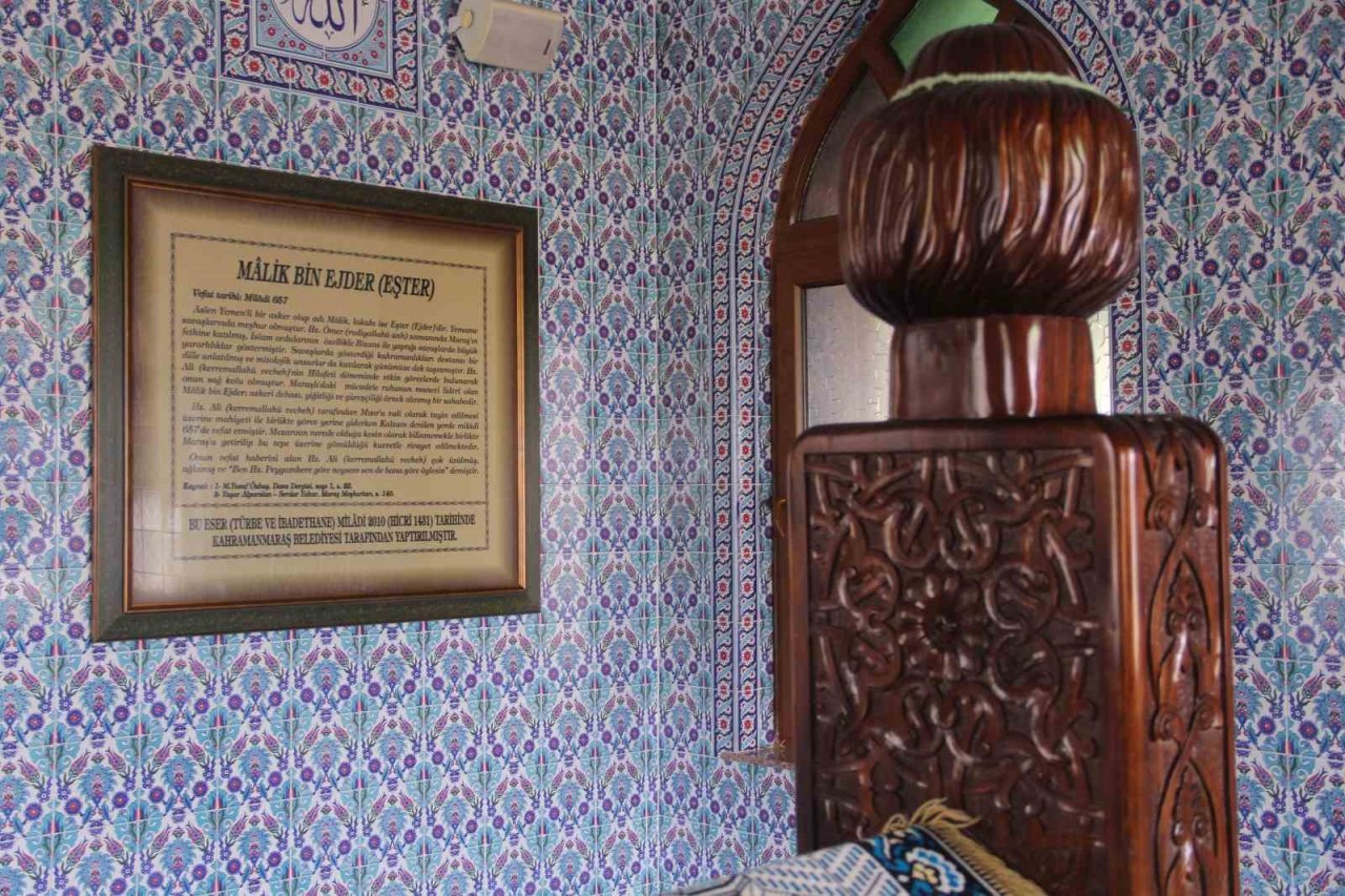 Hz Malik Bin Ejder türbesi dimdik ayakta