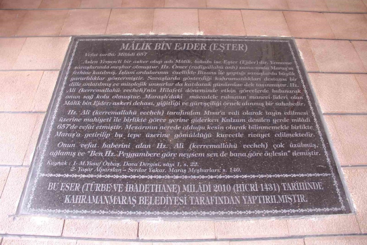 Hz Malik Bin Ejder türbesi dimdik ayakta