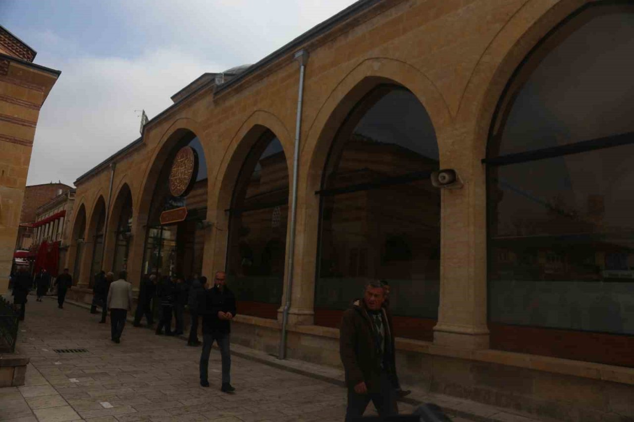 Tarihi Nasrullah Cami yeniden ibadete açıldı