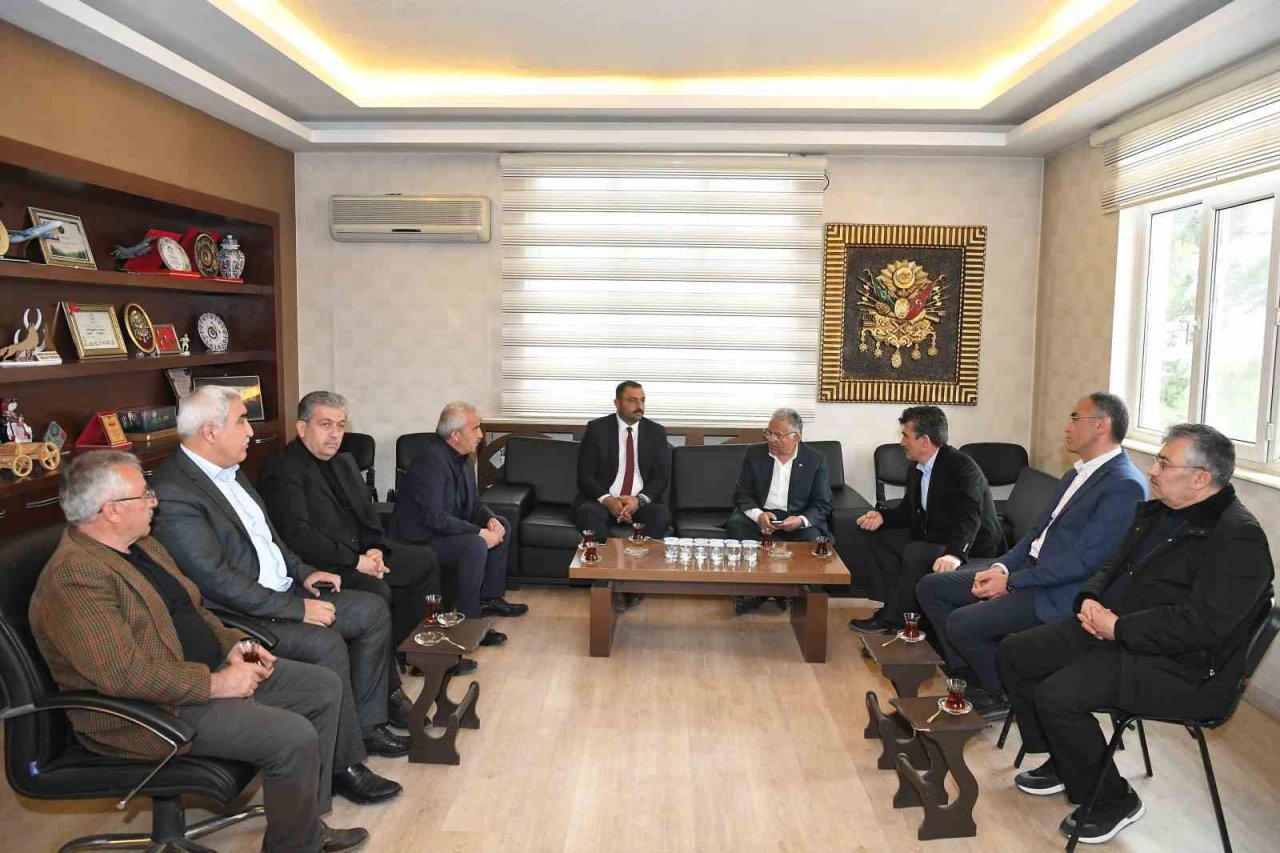 Başkan Büyükkılıç’tan Sarıoğlan’da yatırım değerlendirme toplantısı