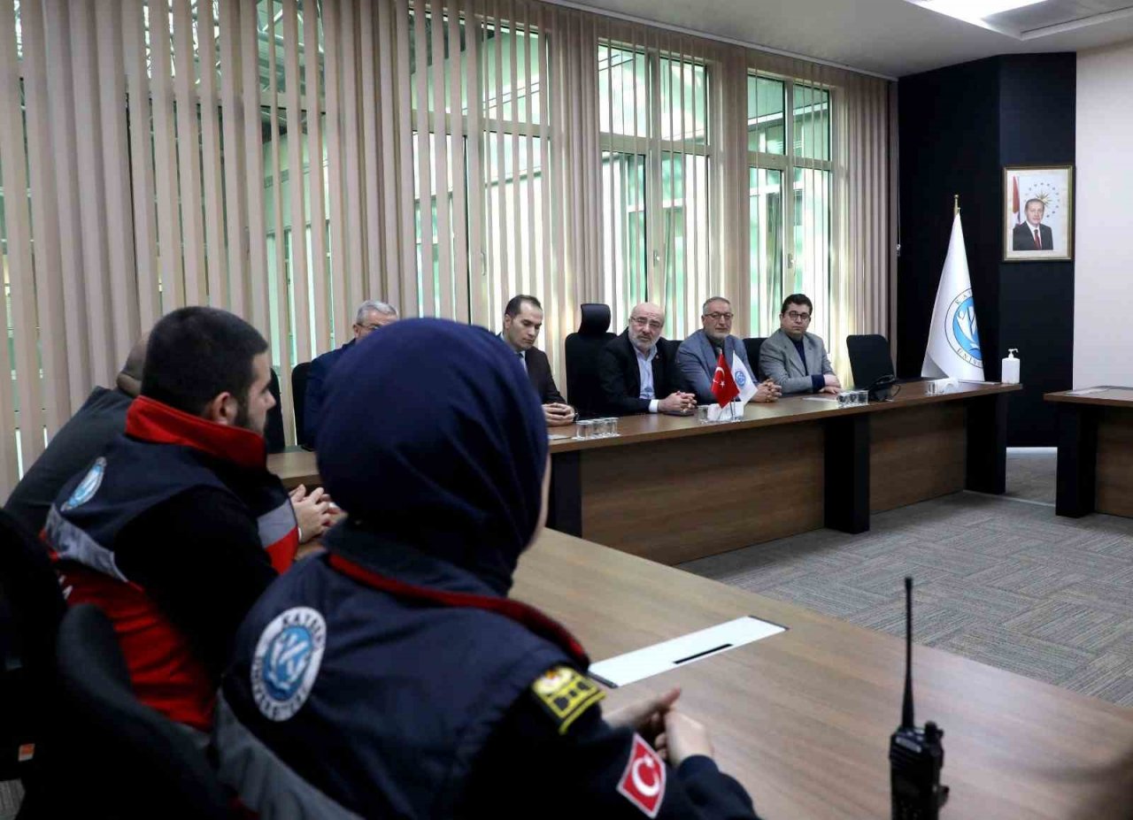 Arama kurtarma çalışmalarına katılan öğrencilerden Rektör Karamustafa’ya ziyaret