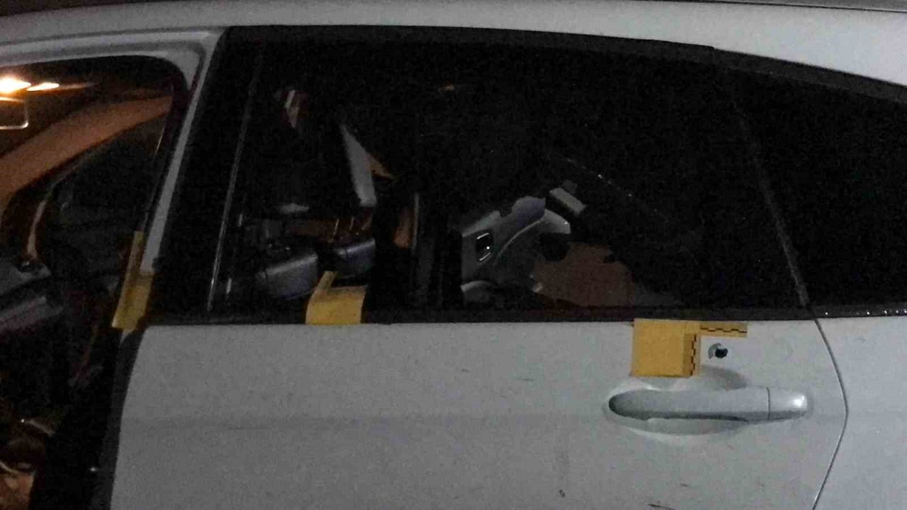 Evine gidip tartıştığı doktorun aracını kurşunladı