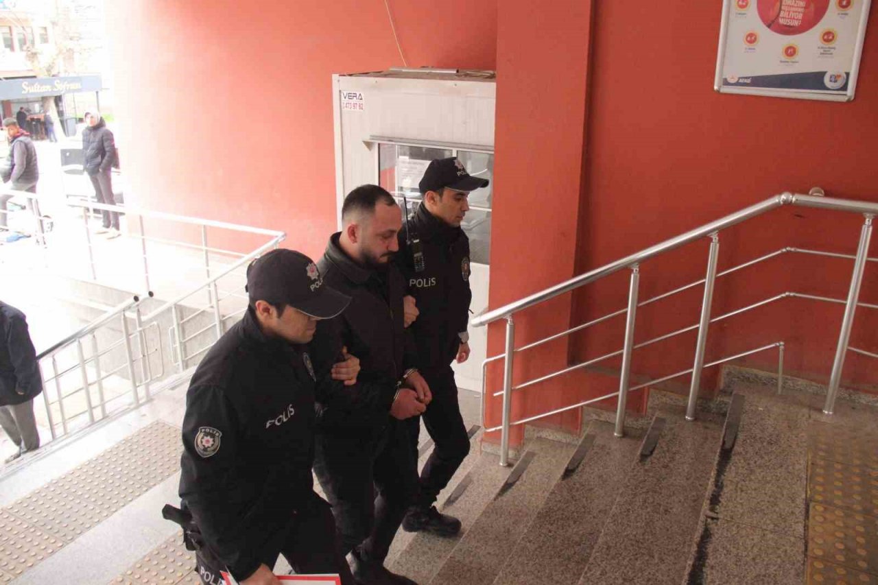 Doktorun aracını kurşunlayan şüpheli adliyeye sevk edildi