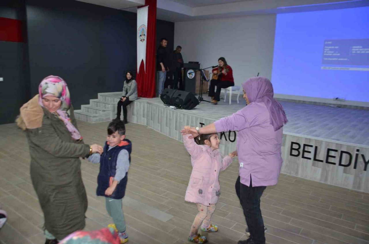 Koçarlı Belediyesi depremzede çocuklara moral oluyor