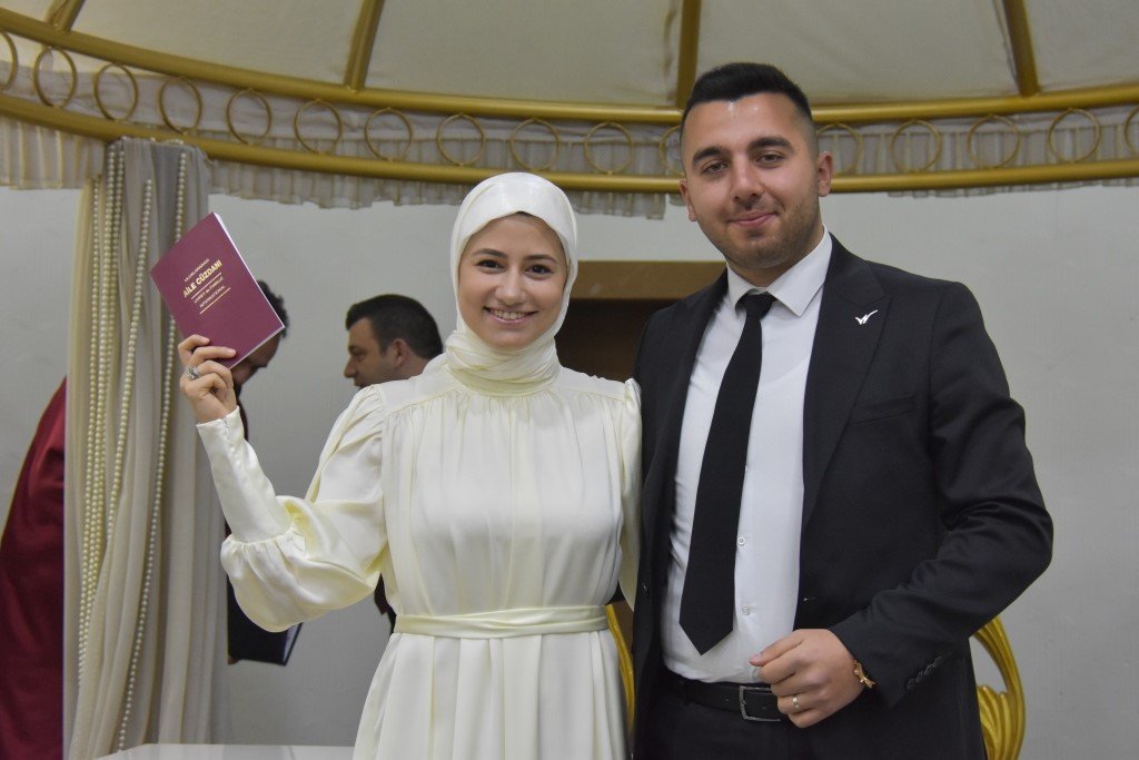 Kocasinan’da bir günde 23 çift, mutlu yuvaların temelini attı