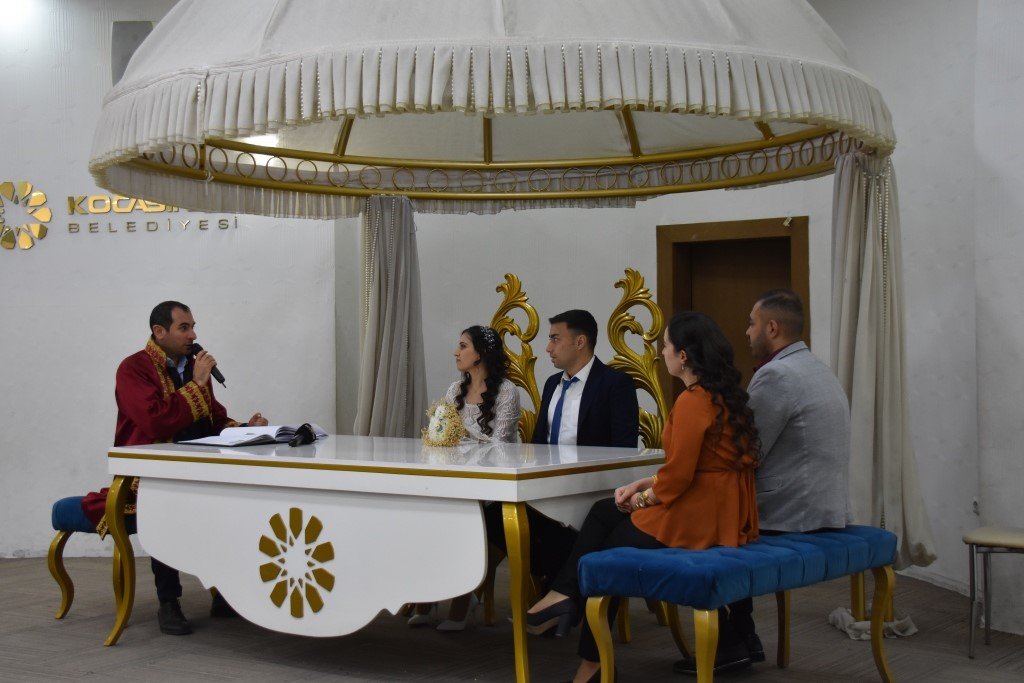 Kocasinan’da bir günde 23 çift, mutlu yuvaların temelini attı