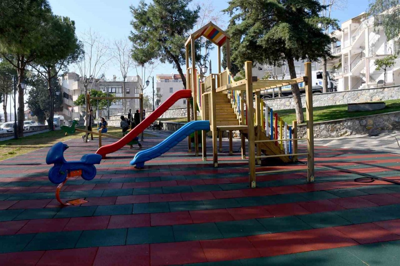 Kuşadası Belediyesi’nden çocuk parklarına kameralı güvenlik önlemi