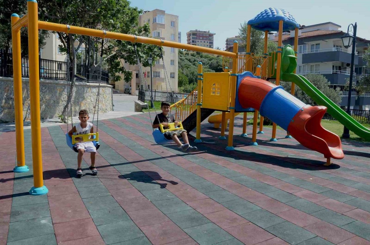 Kuşadası Belediyesi’nden çocuk parklarına kameralı güvenlik önlemi