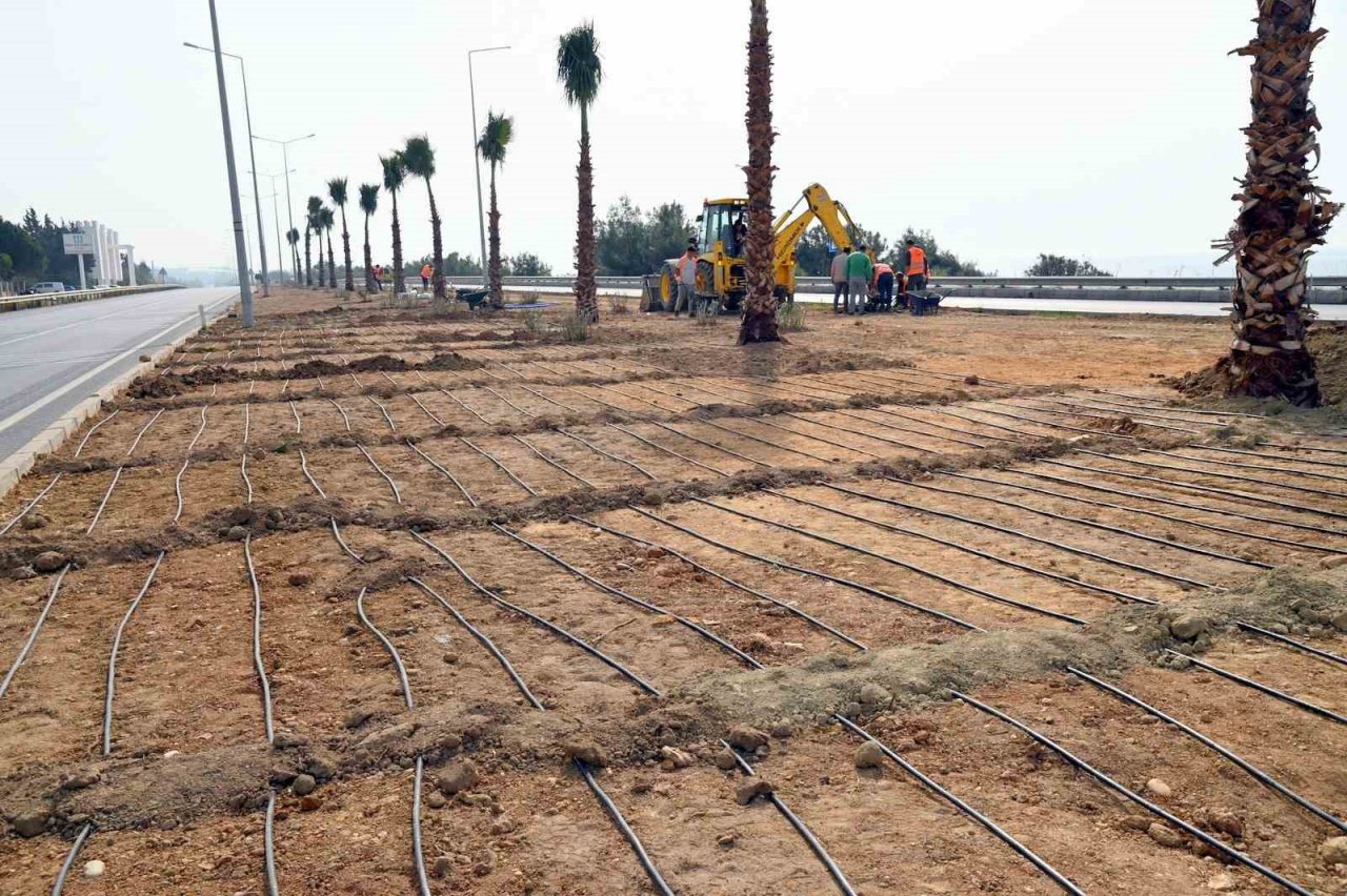 Manavgat Belediyesi’nden çevre yoluna modern sulama sistemi