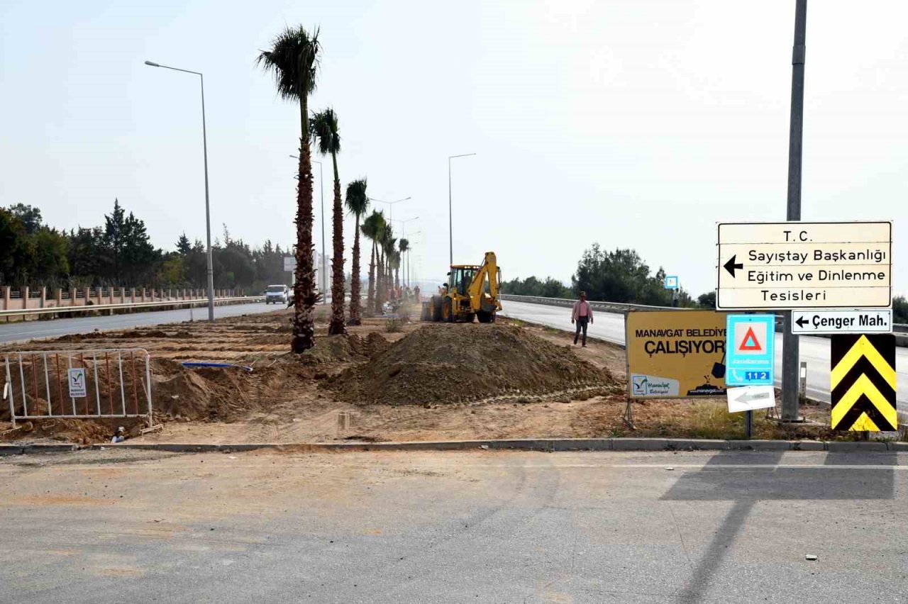 Manavgat Belediyesi’nden çevre yoluna modern sulama sistemi