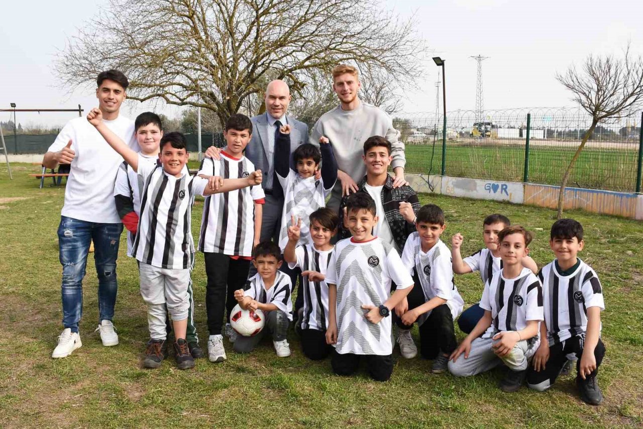 Manisa FK depremzede çocuklara moral oldu