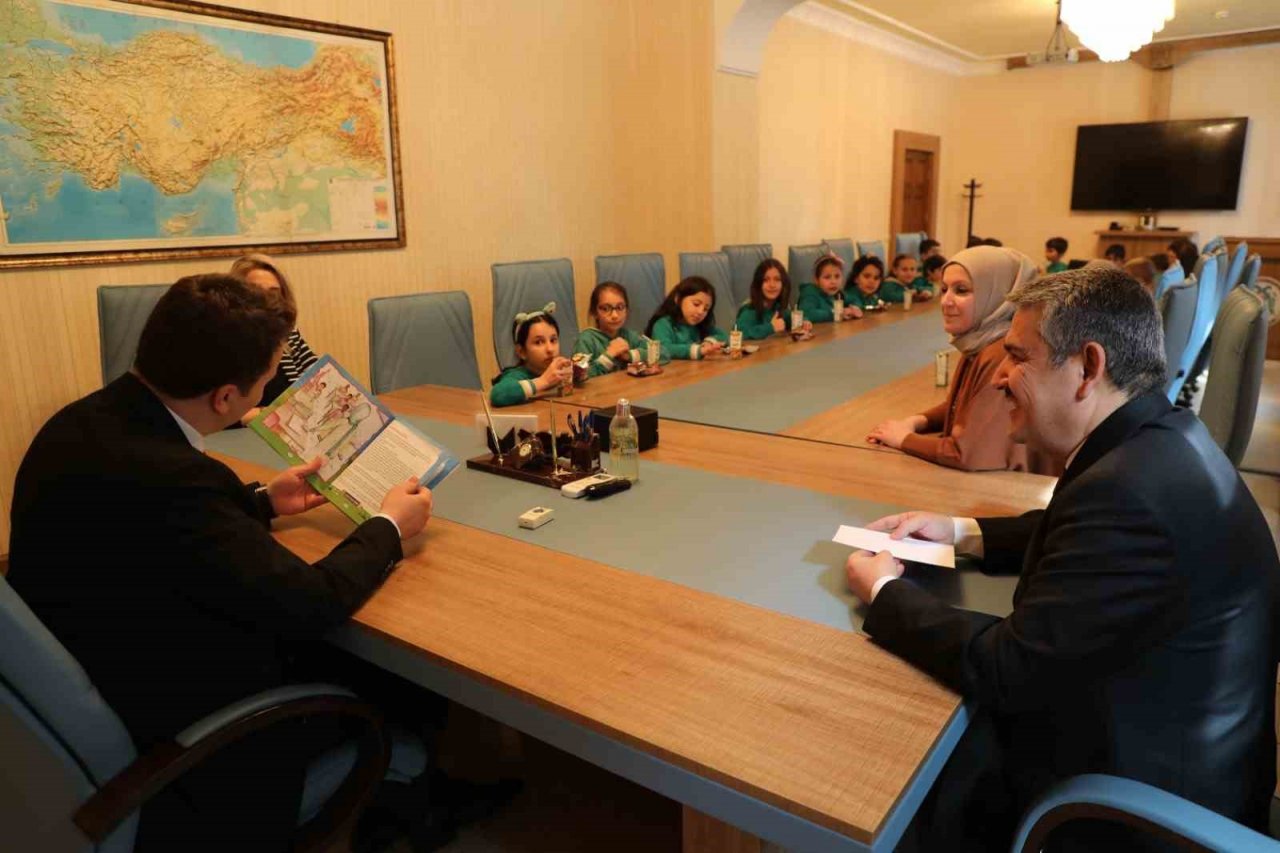 Minik öğrencilerin hayat hikayeleri kitap oldu