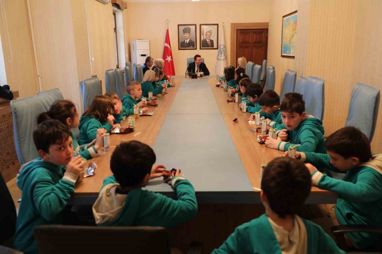 Minik öğrencilerin hayat hikayeleri kitap oldu