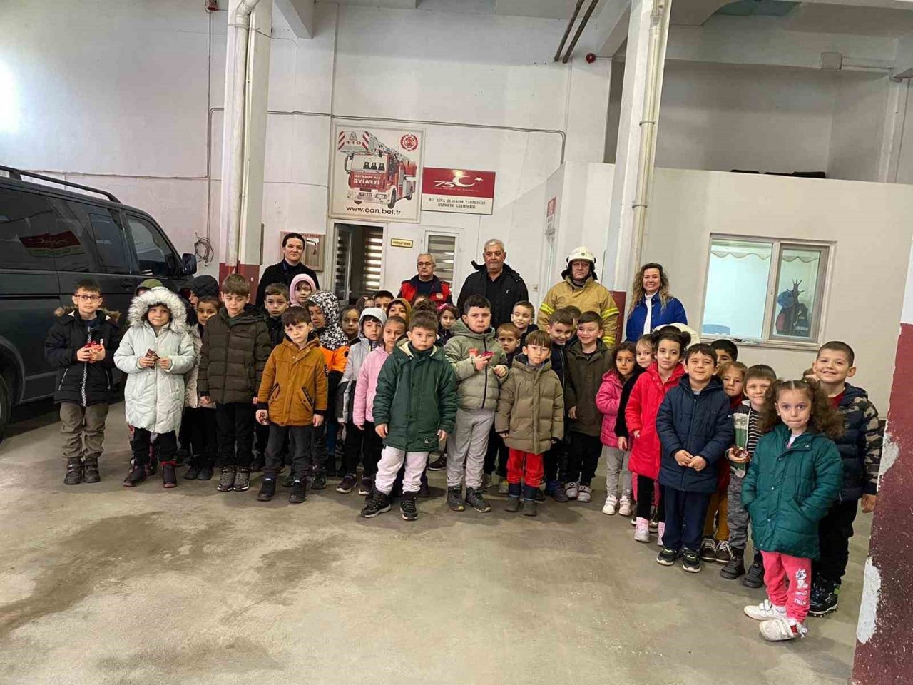 Minik öğrencilerin İtfaiye gezisi heyecanı