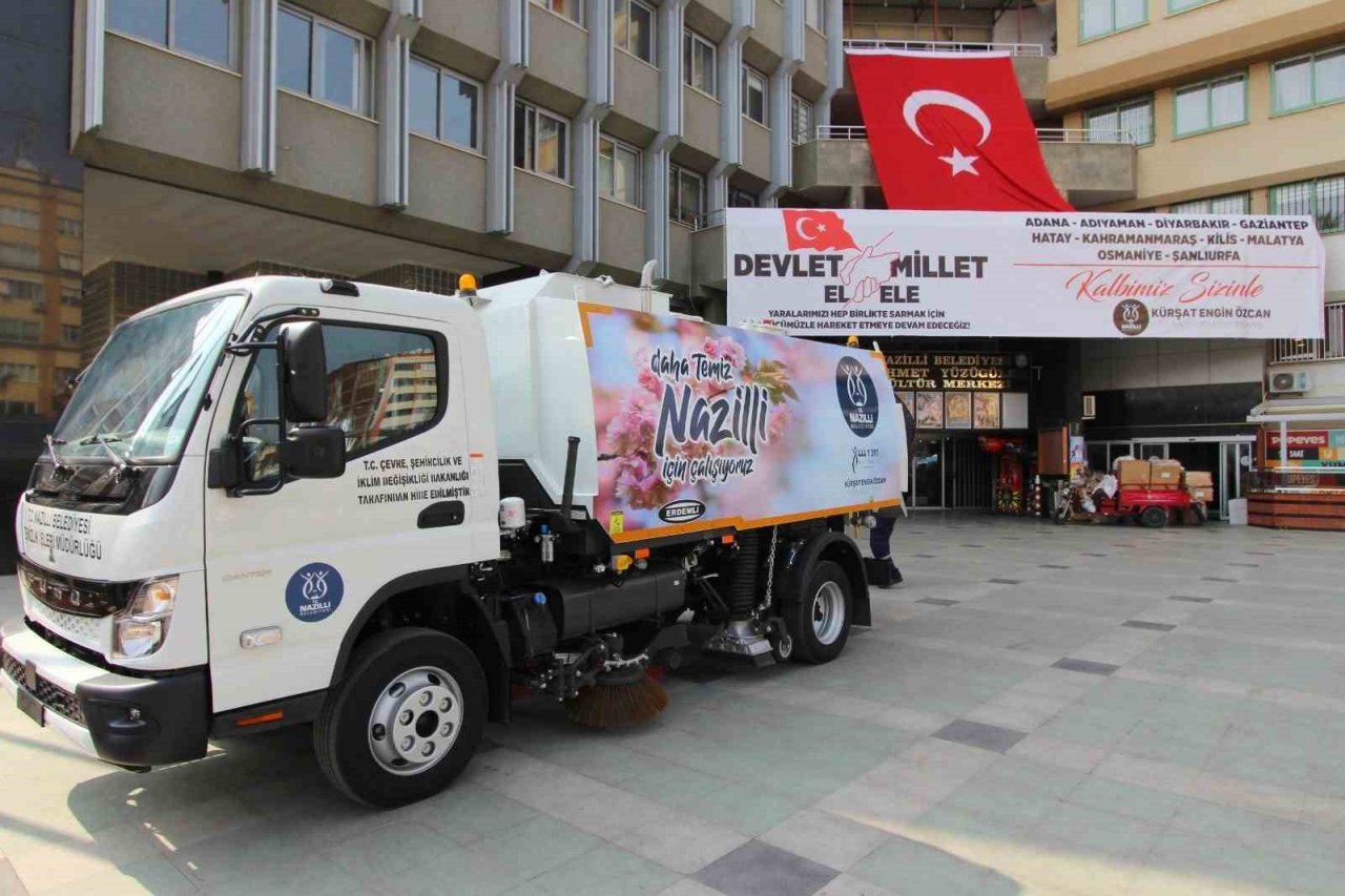 Nazilli Belediyesi’ne bakanlıktan yol süpürme aracı