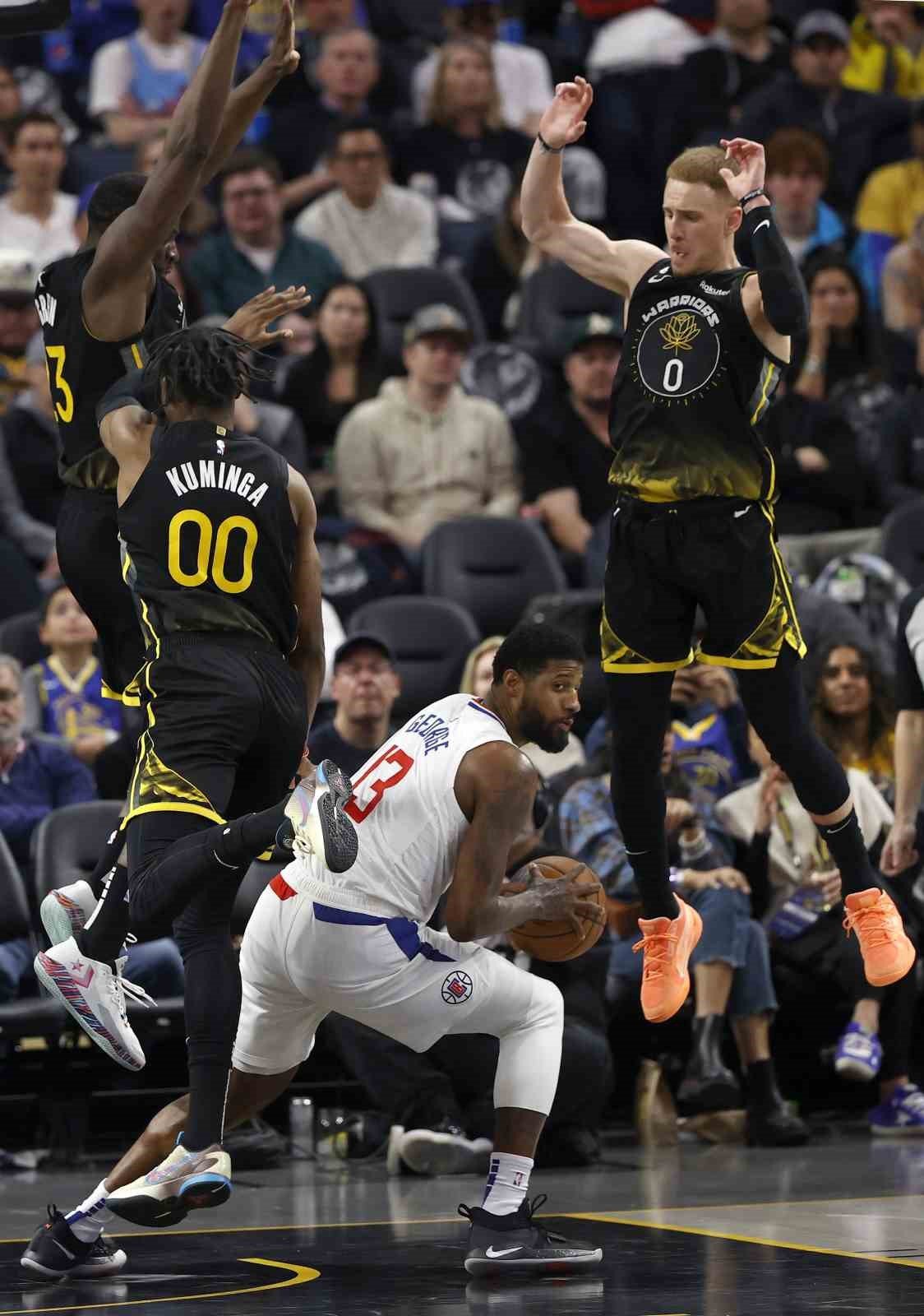 Golden State, Clippers’ı farklı mağlup etti