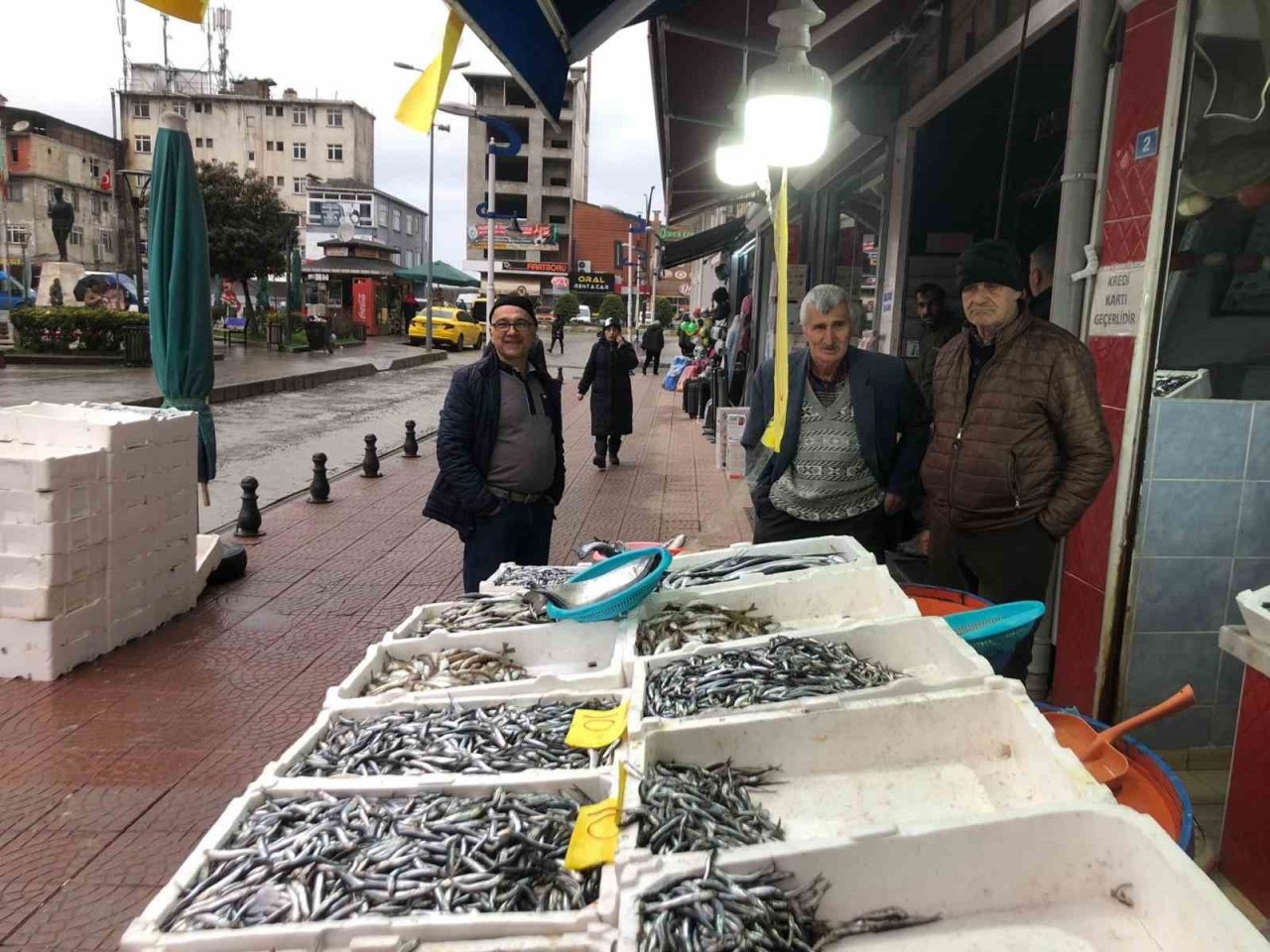 Hamside halk günü yaptı, 10 TL’den satışa çıkardı