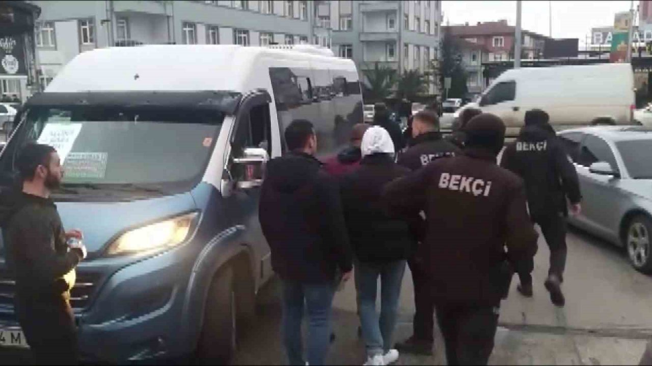 Kadın yolcuları rahatsız eden kişiyi uyarınca kavga çıktı