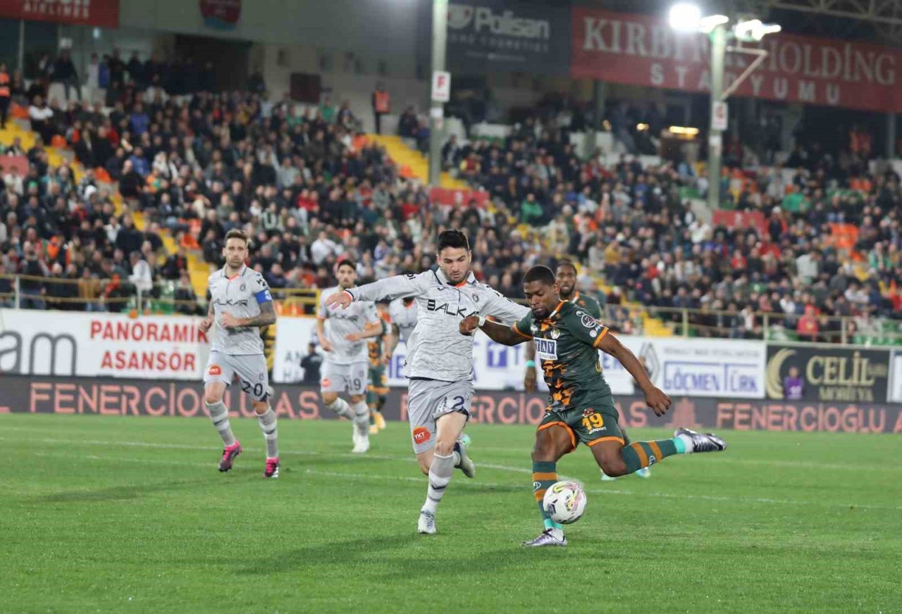 Spor Toto Süper Lig: Corendon Alanyaspor: 1 - Medipol Başakşehir: 0 (Maç sonucu)