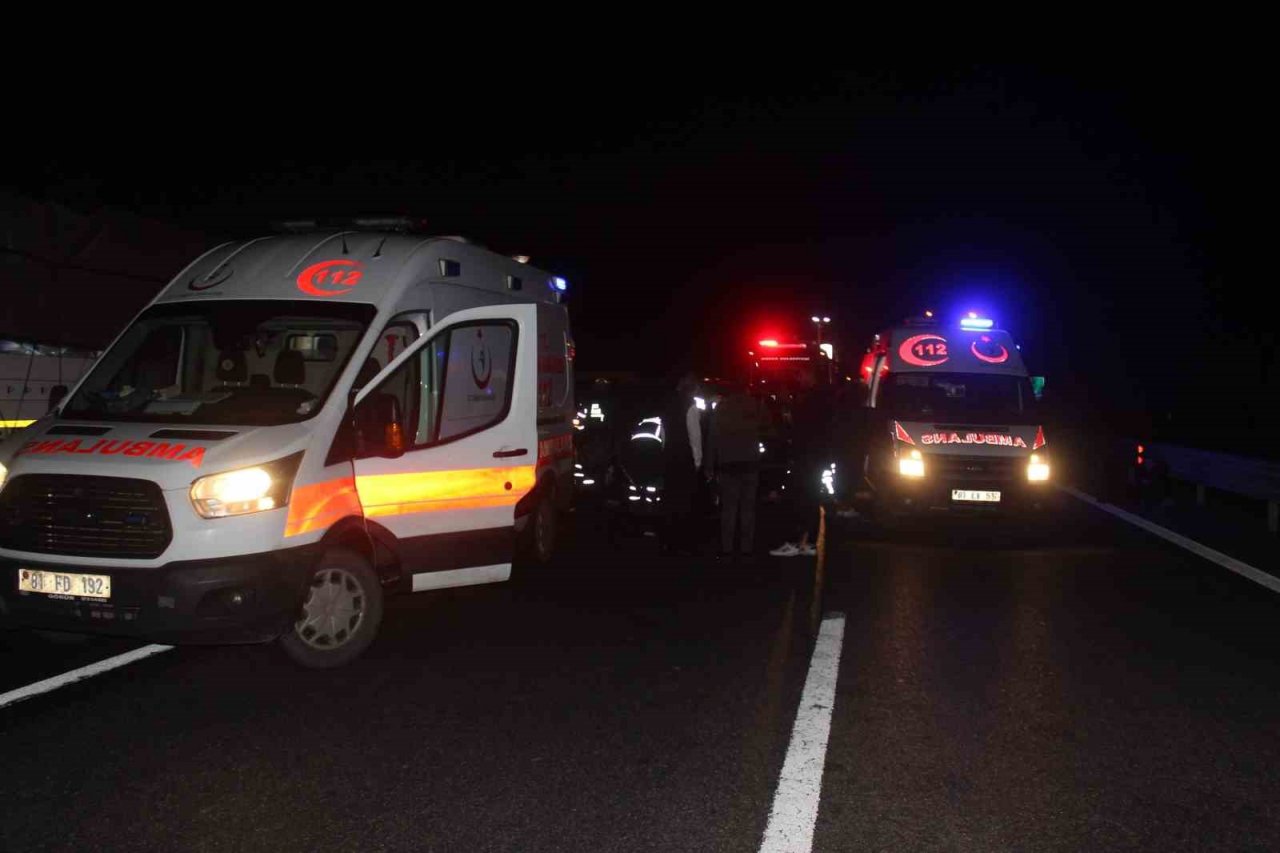 TEM Otoyolu’nda feci kaza: 2 ölü, 7 yaralı