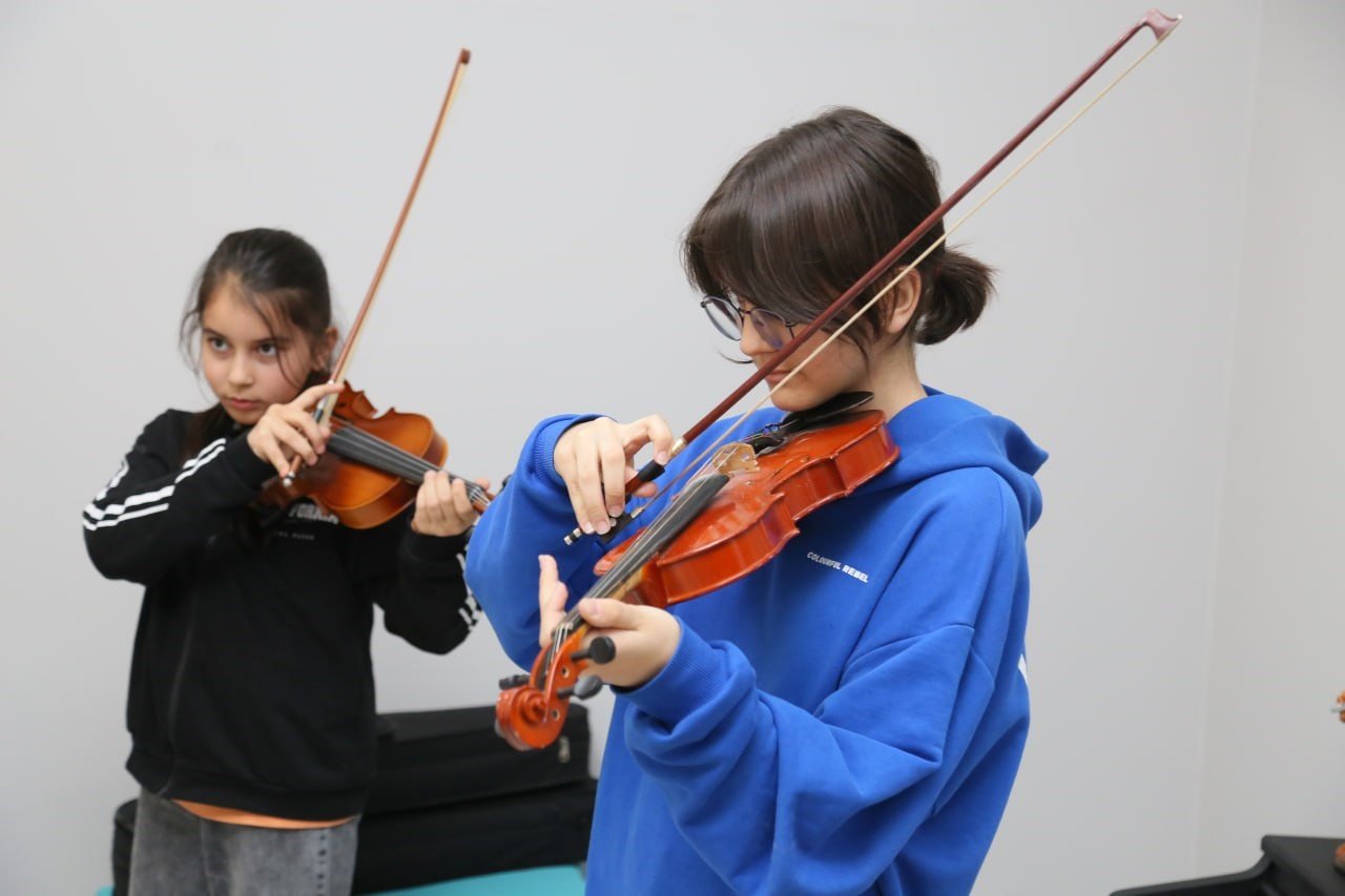 Gençler için ücretsiz piyano ve keman kursları başladı