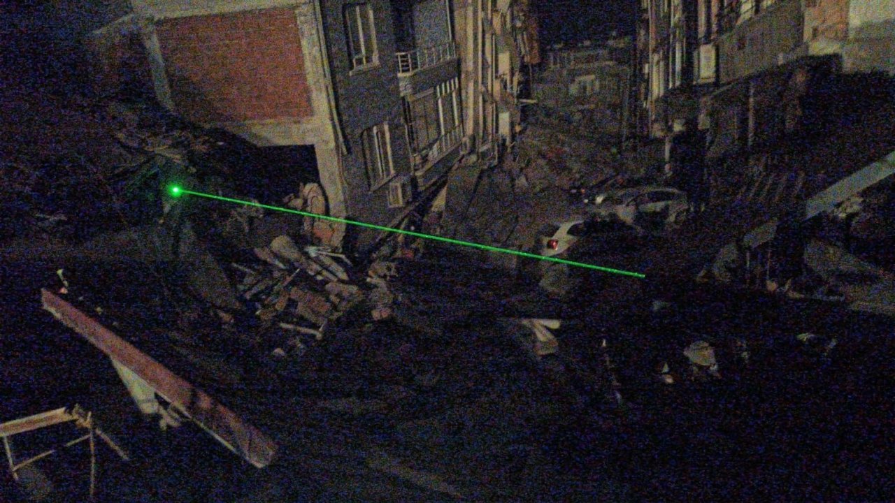 Milli yer altı görüntüleme cihazıyla enkaz altındaki vatandaşlar böyle tespit edildi