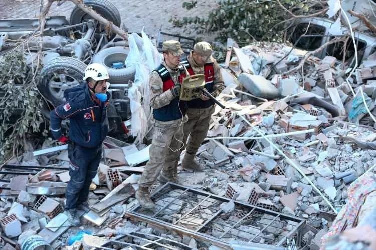 Milli yer altı görüntüleme cihazıyla enkaz altındaki vatandaşlar böyle tespit edildi