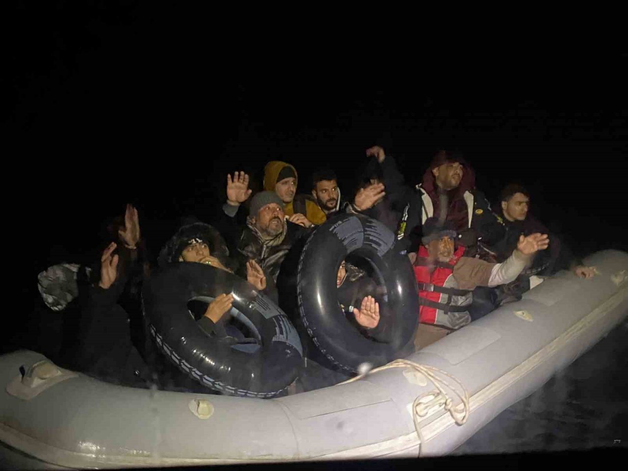 Bodrum’da 13 düzensiz göçmen kurtarıldı