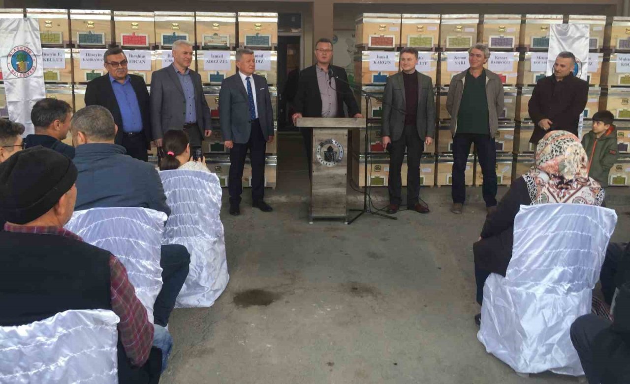 Arıcılık kursunu tamamlayan kursiyerlere kovan hediyesi