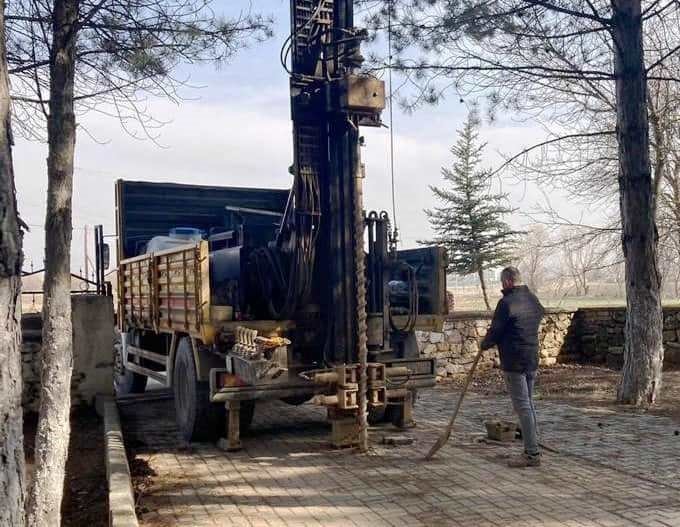 Altıntaş’ta şehitlik ve mezarlıkta bakım onarım çalışması