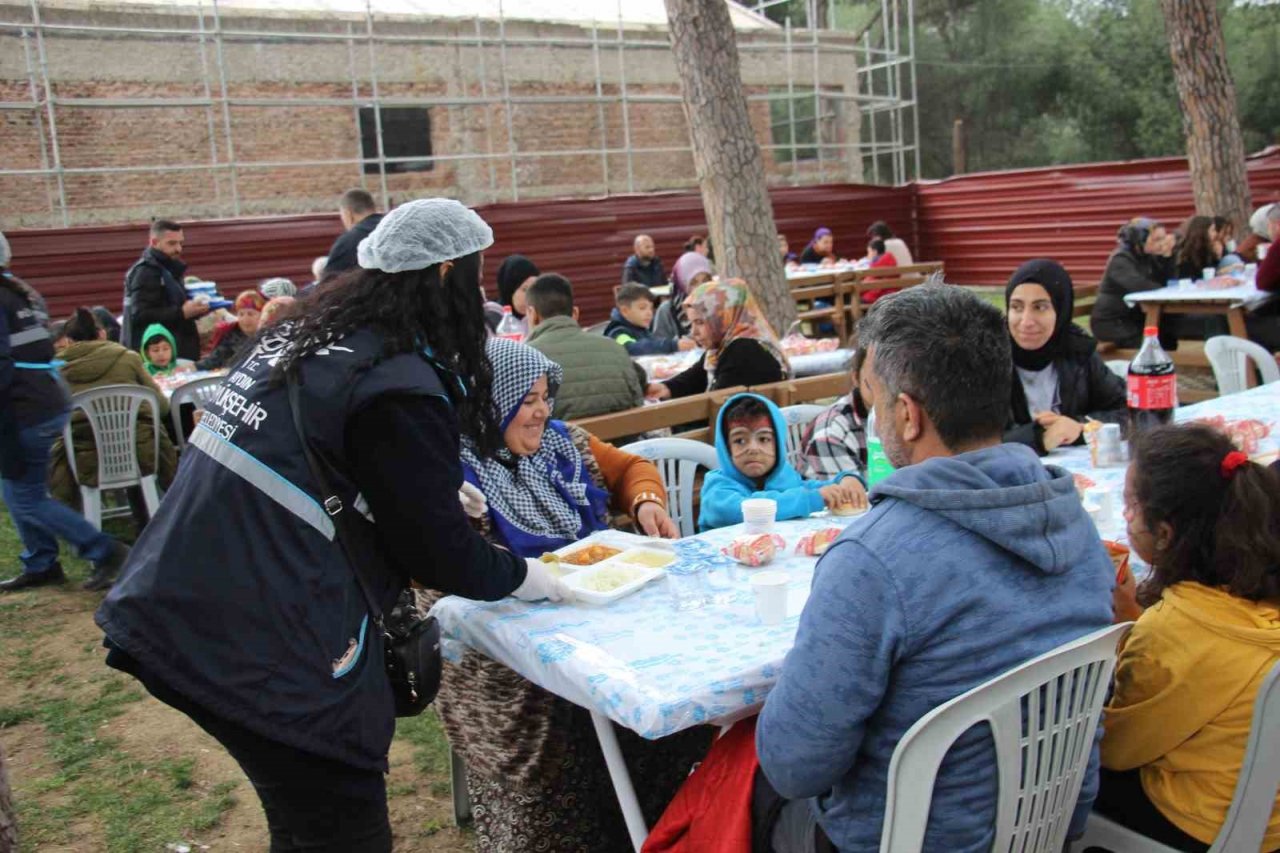 Aydın Büyükşehir Belediyesi depremzede aileleri ağırladı