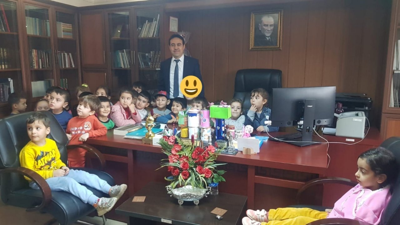 Minikler kumbaralarını depremzedeler için açtı